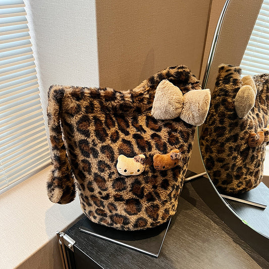 Winter leopard print plush bag women's 2024 new fashion portable bucket bag texture foreign style shoulder messenger bag
