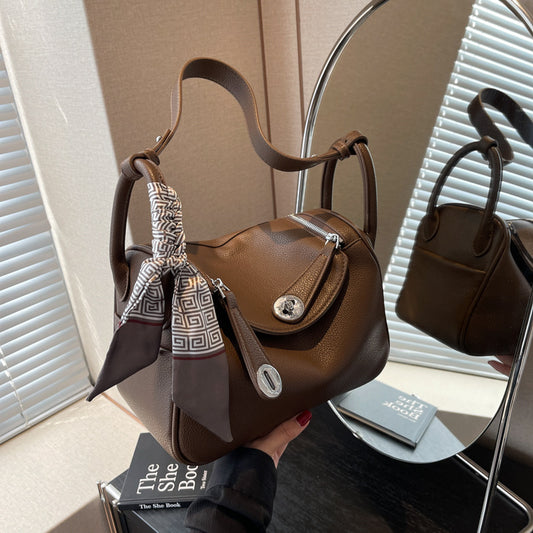 Women's bag 2024 new trendy fashion winter simple foreign style niche design messenger bag portable small square bag