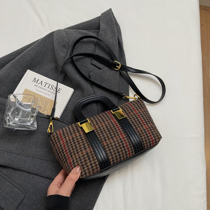 Winter new small bag women's 2024 fashion foreign simple handbag retro bowling commuter messenger bag bag