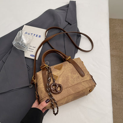 Winter retro handbag bag women's bag 2025 new fashionable large-capacity versatile casual commuter messenger pillow bag