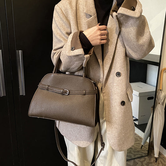 Winter new retro style commuter large-capacity handbag fashionable niche simple solid color Korean version commuter messenger bag