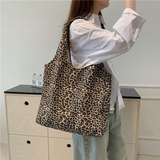 College students commute to class, large-capacity tote bag, women's 2024 new lazy wind leopard print canvas bag, shoulder bag