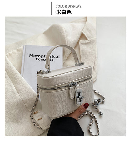 Women's bag 2022 spring and summer new Korean version fashion shoulder messenger small square bag personalized lock texture handbag