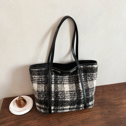 Woolen plaid single shoulder women's bag 2024 autumn and winter new niche versatile underarm large-capacity textured tote bag