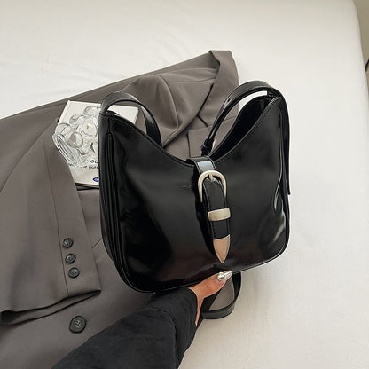 Women's messenger bag 2024 autumn simple belt buckle commuter shoulder bag underarm oil wax leather fashion handbag tide