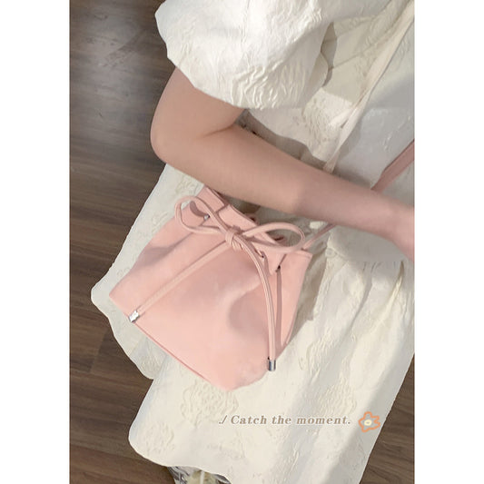 Wholesale versatile ins messenger bag women's 2024 new fashion Korean version bucket bag feeling shoulder bag