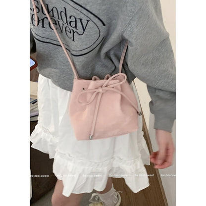 Wholesale versatile ins messenger bag women's 2024 new fashion Korean version bucket bag feeling shoulder bag