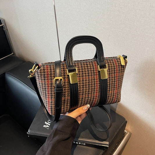 Winter new small bag women's 2024 fashion foreign simple handbag retro bowling commuter messenger bag bag