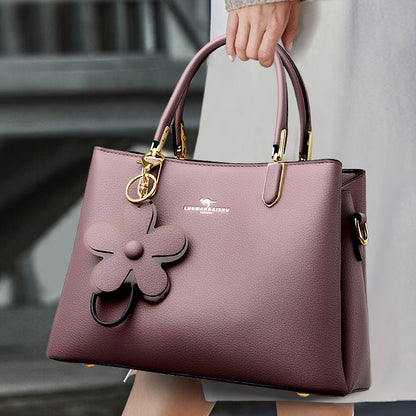 Women's bag 2023 new autumn and winter temperament handbag fashionable large capacity versatile shoulder messenger bag one piece delivery