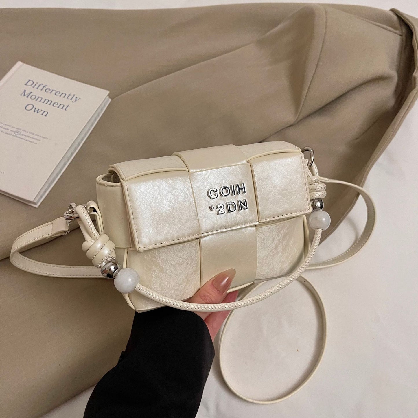 Woven small bag women's 2025 new spring personalized shoulder bag niche texture hand carry messenger bag small square bag
