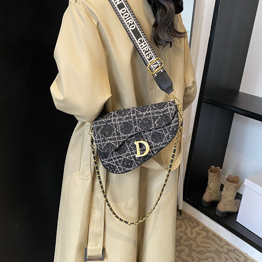 Xiaoxiangfeng rhombus chain underarm bag women's 2024 winter new niche retro fashion one shoulder oblique span bag tide