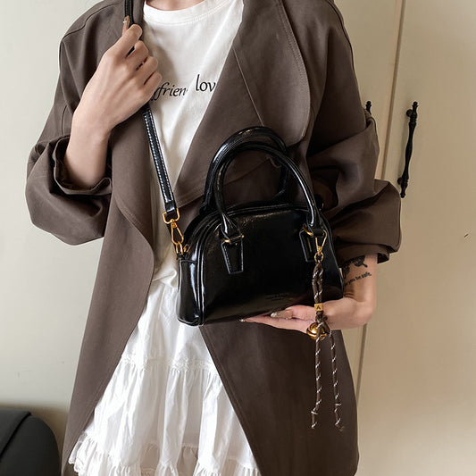 Winter new 2024 niche retro trendy portable small square bag fashionable and casual single shoulder oblique cross-ocean bag women's bag