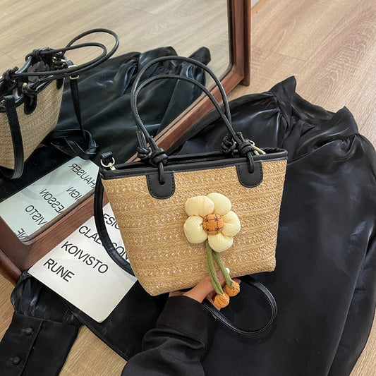 Woven straw bag women's large capacity 2024 new summer fashion shoulder beach bag this year popular bucket bag