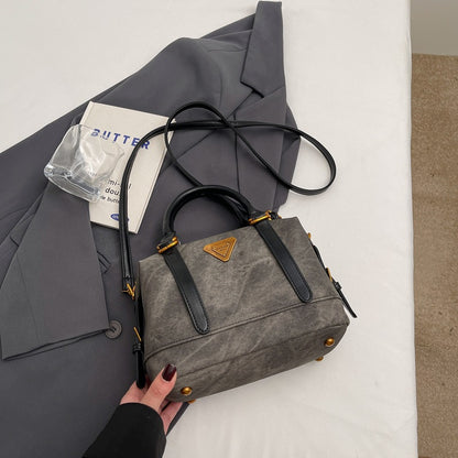 Winter retro handbag bag women's bag 2025 new fashionable large-capacity versatile casual commuter messenger pillow bag